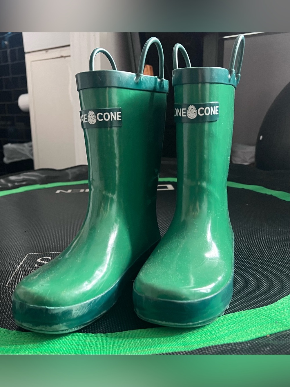 Lone Cone green kids Rain boots. Size 1. Great Condition.